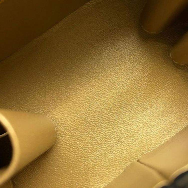 Pre Owned Chanel Black Mini CC Quilted Lambskin Vanity Case with Chain