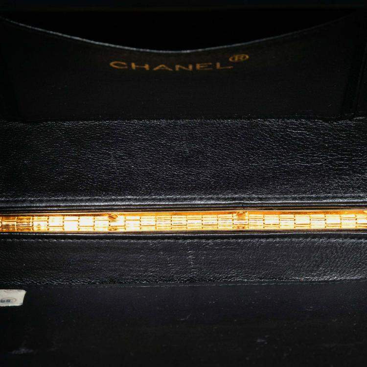 Pre Owned Chanel Black CC Quilted Chevron Lambskin Box Crossbody