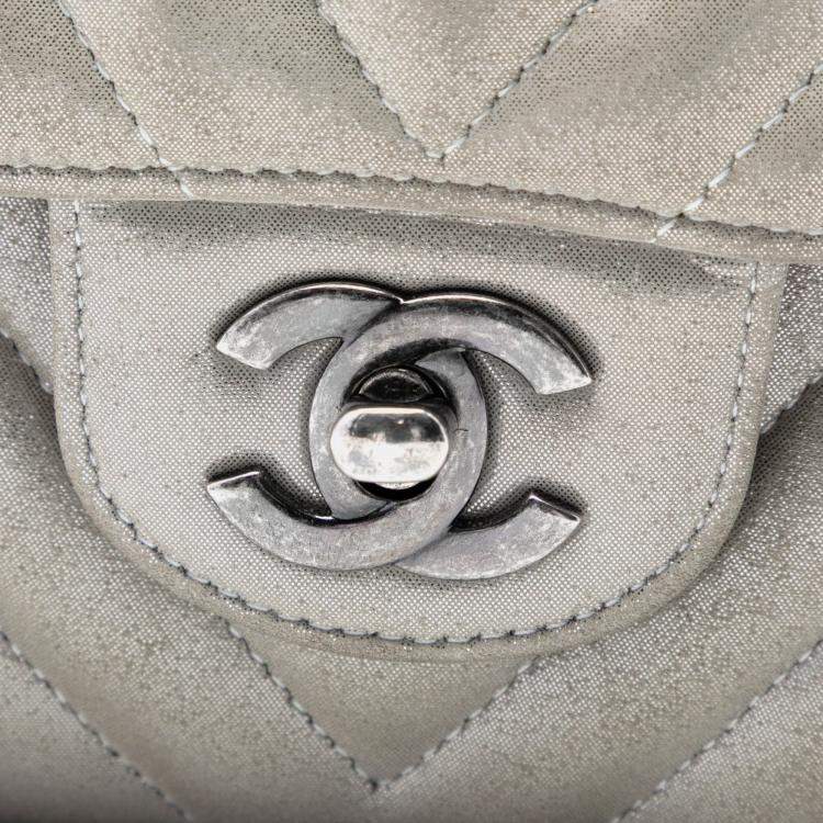 Pre Owned Chanel Silver Medium Classic Chevron Iridescent Lambskin Double Flap