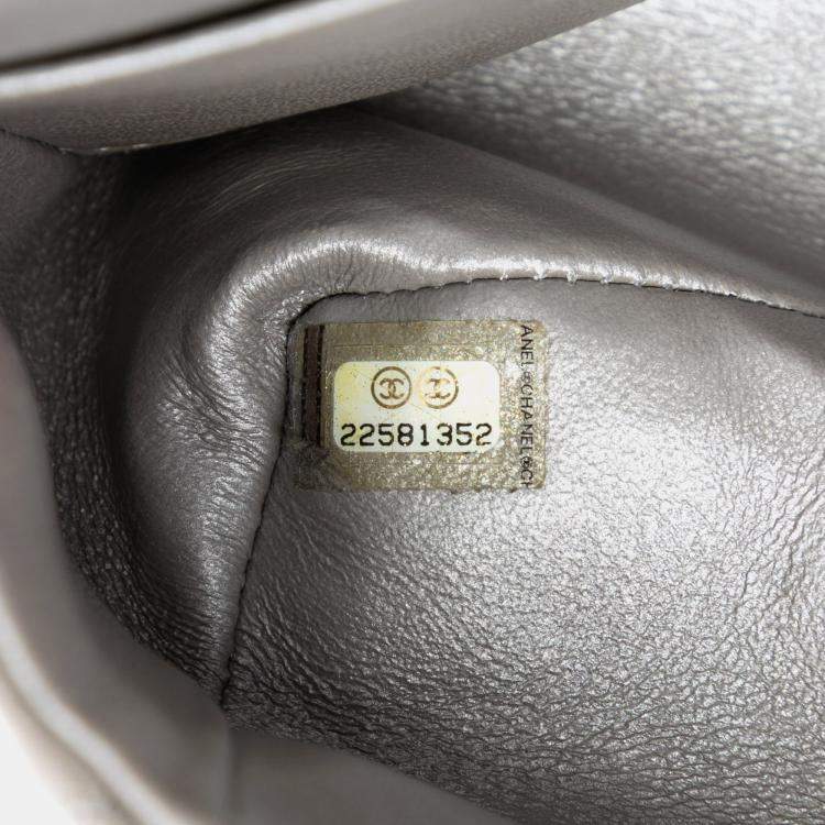 Pre Owned Chanel Silver Medium Classic Chevron Iridescent Lambskin Double Flap