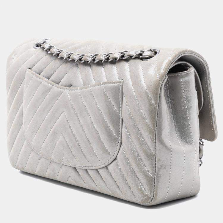 Pre Owned Chanel Silver Medium Classic Chevron Iridescent Lambskin Double Flap