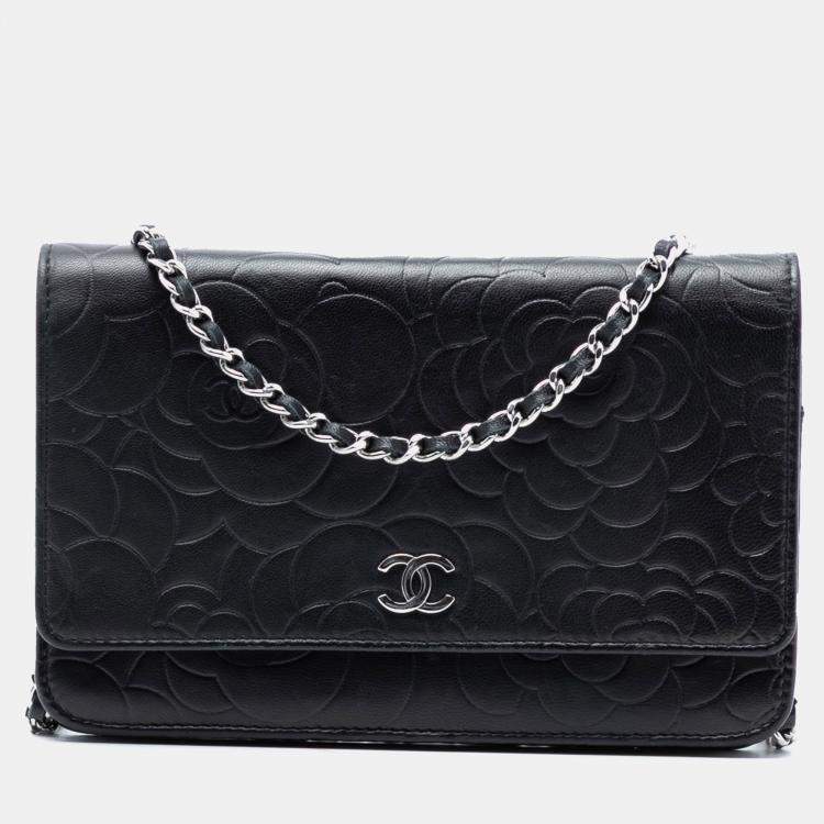 Pre Owned محفظة شانيل كاميليا على سلسلة جلد الحمل بنقش شعار CC اسود