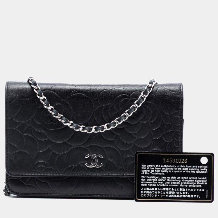 Pre Owned محفظة شانيل كاميليا على سلسلة جلد الحمل بنقش شعار CC اسود