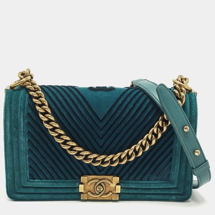 Pre Owned Chanel Paris-Cosmopolite Boy Flap Medium Green Chevron Velvet Bag