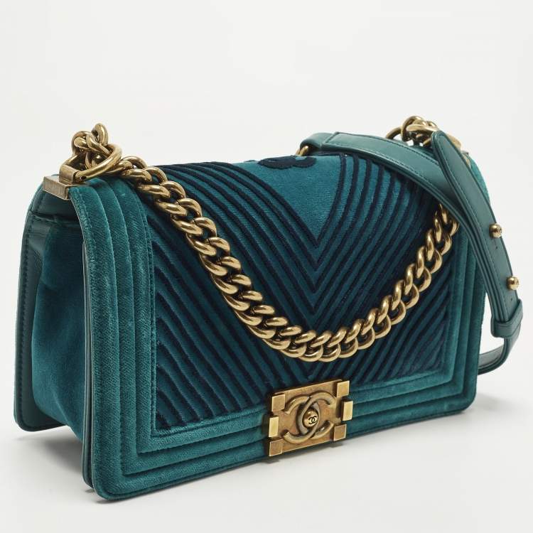 Pre Owned Chanel Paris-Cosmopolite Boy Flap Medium Green Chevron Velvet Bag