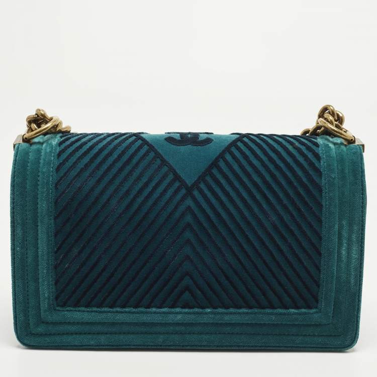 Pre Owned Chanel Paris-Cosmopolite Boy Flap Medium Green Chevron Velvet Bag