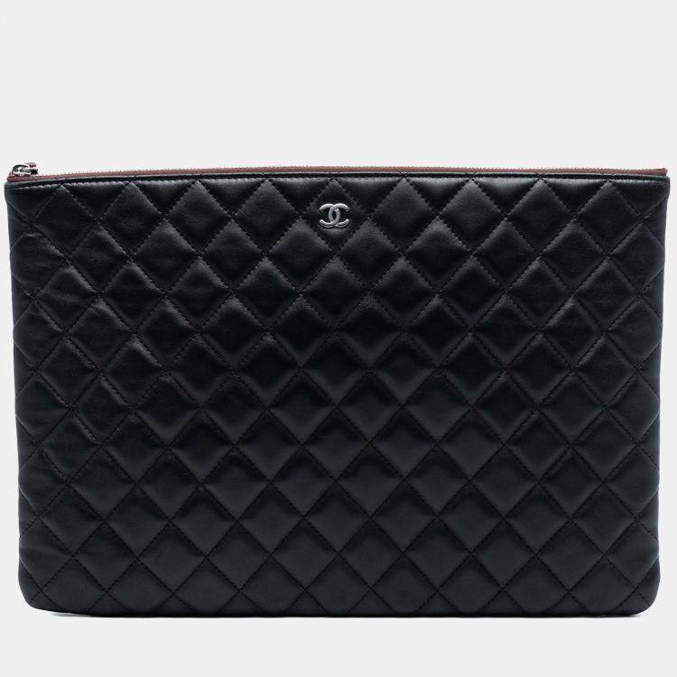 Pre Owned Chanel Black Large Quilted Lambskin O Case Clutch