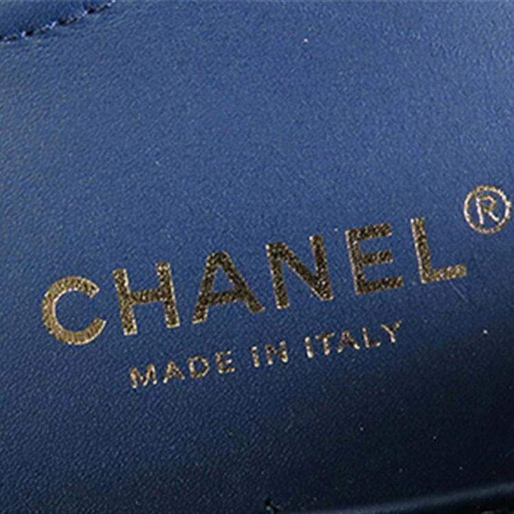 مملوكة مسبقًا Chanel Blue Medium Classic Caviar Double Flap