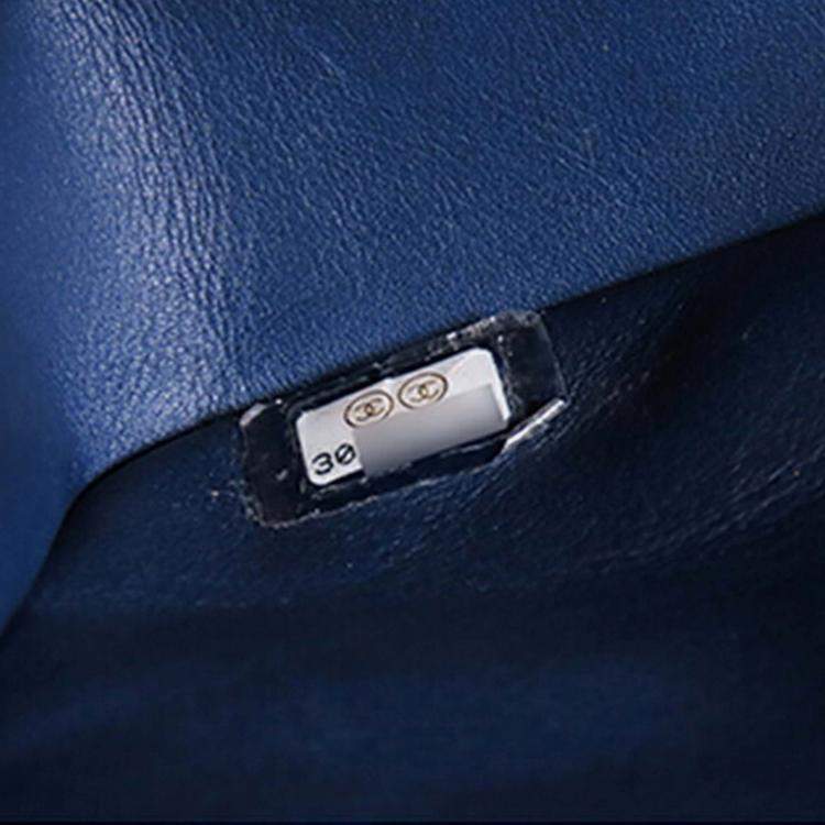 مملوكة مسبقًا Chanel Blue Medium Classic Caviar Double Flap