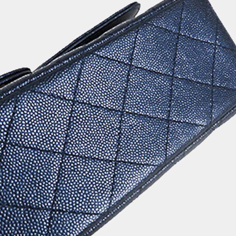 مملوكة مسبقًا Chanel Blue Medium Classic Caviar Double Flap
