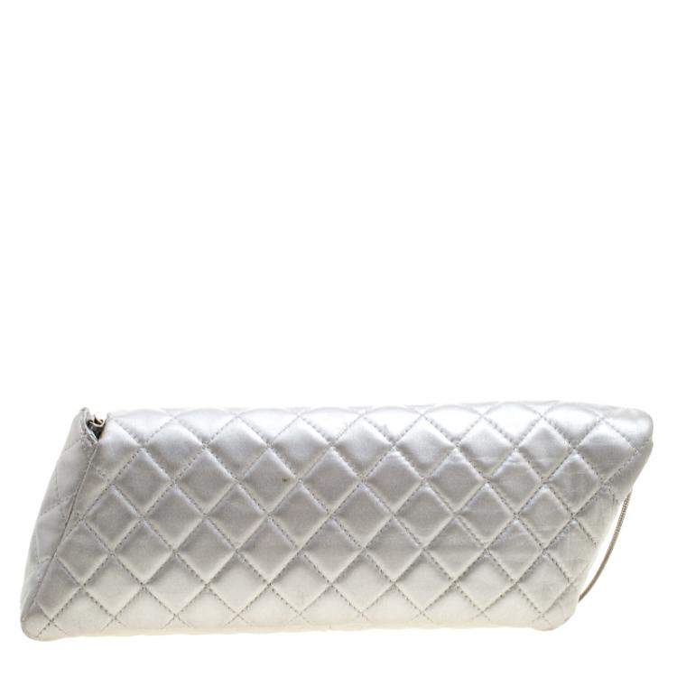 Pre Owned Chanel Silver Quilted Leather Reissue Chain Cluth