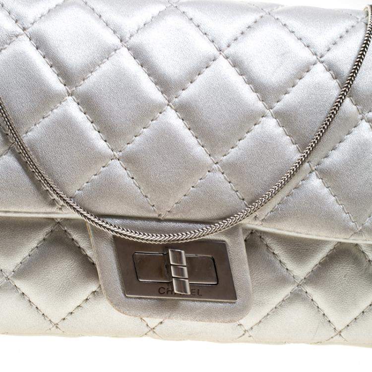 Pre Owned Chanel Silver Quilted Leather Reissue Chain Cluth