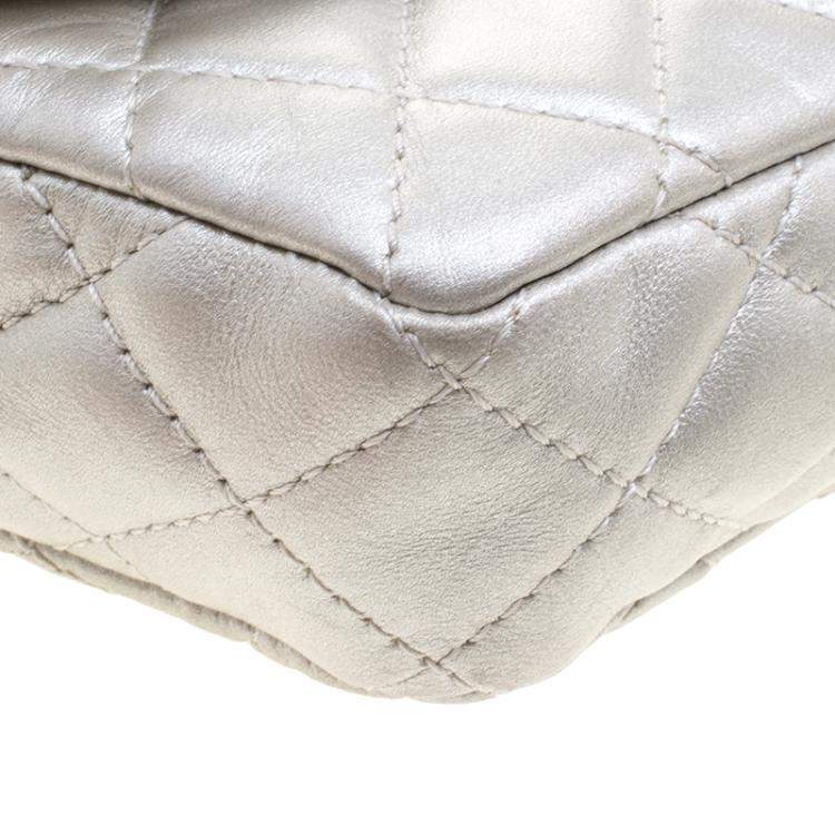 Pre Owned Chanel Silver Quilted Leather Reissue Chain Cluth