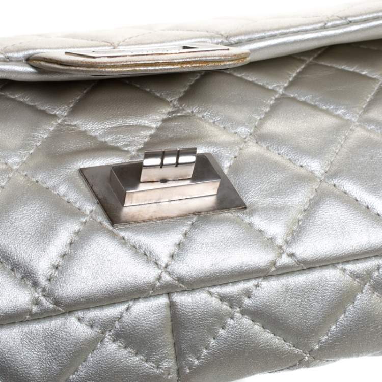 Pre Owned Chanel Silver Quilted Leather Reissue Chain Cluth