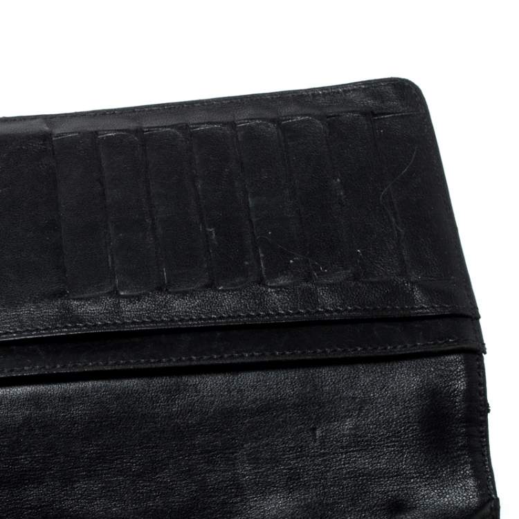 Pre Owned Chanel Black Quilted Charm Icon Leather CC Bifold Wallet