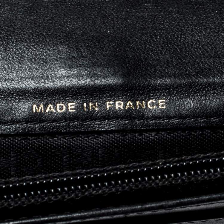 Pre Owned Chanel Black Quilted Charm Icon Leather CC Bifold Wallet