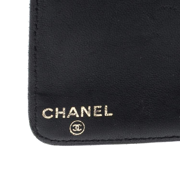 Pre Owned Chanel Black Quilted Charm Icon Leather CC Bifold Wallet