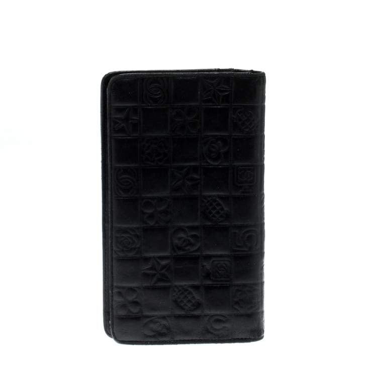 Pre Owned Chanel Black Quilted Charm Icon Leather CC Bifold Wallet