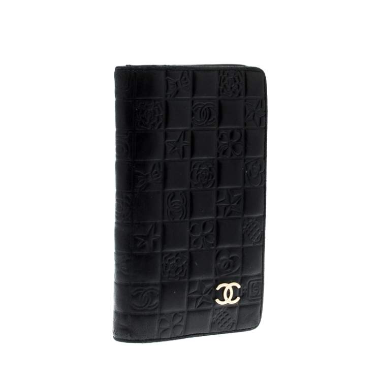 Pre Owned Chanel Black Quilted Charm Icon Leather CC Bifold Wallet