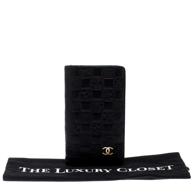 Pre Owned Chanel Black Quilted Charm Icon Leather CC Bifold Wallet