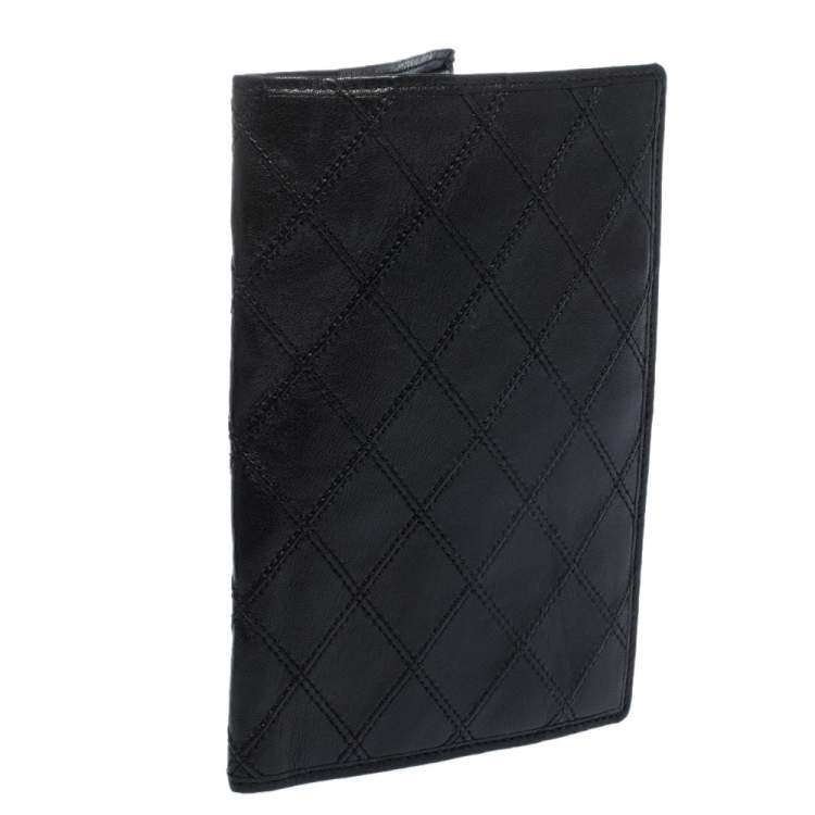 Pre Owned Chanel Black Quilted Leather Vintage Bifold Wallet