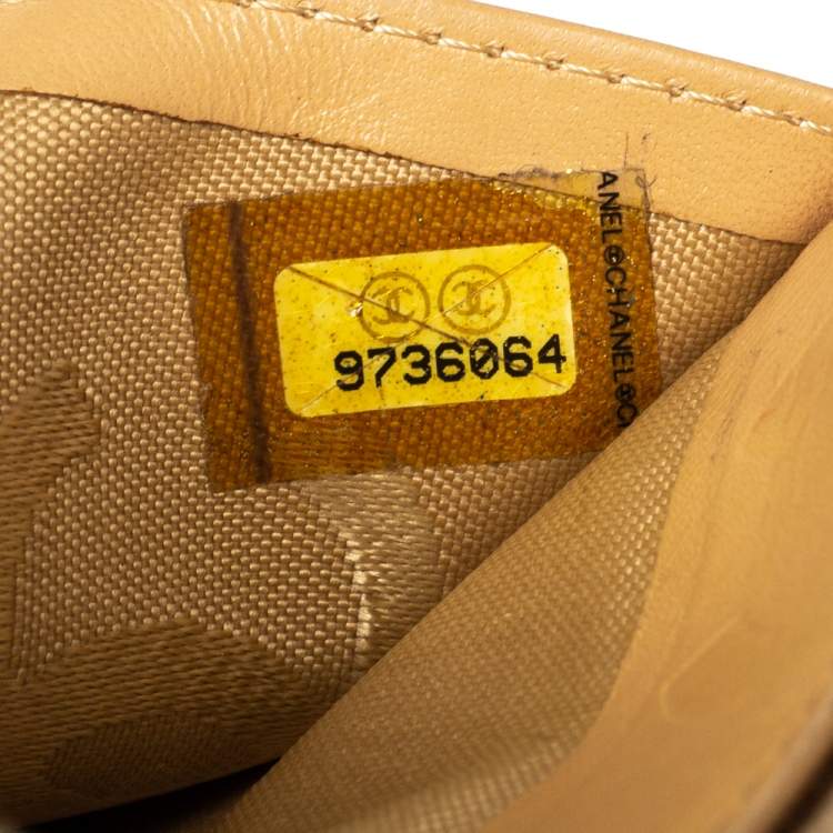 مملوكة مسبقًا Chanel Cream Leather Cambon Ligne Bifold Wallet