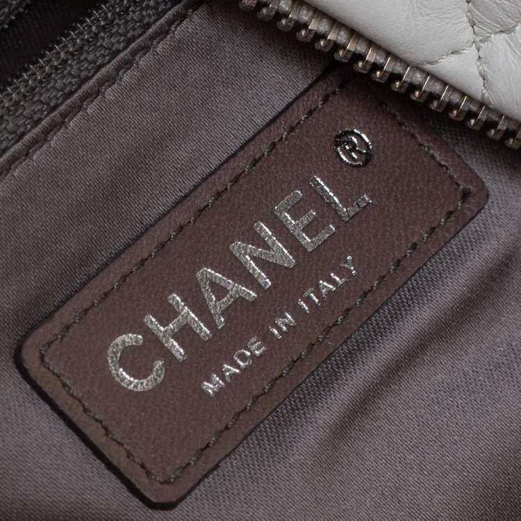 Pre Owned Chanel White Quilted Leather Chain Mail Bag