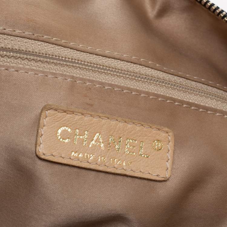 Pre Owned Chanel Black Patent Leather CC Chain Hobo Bag