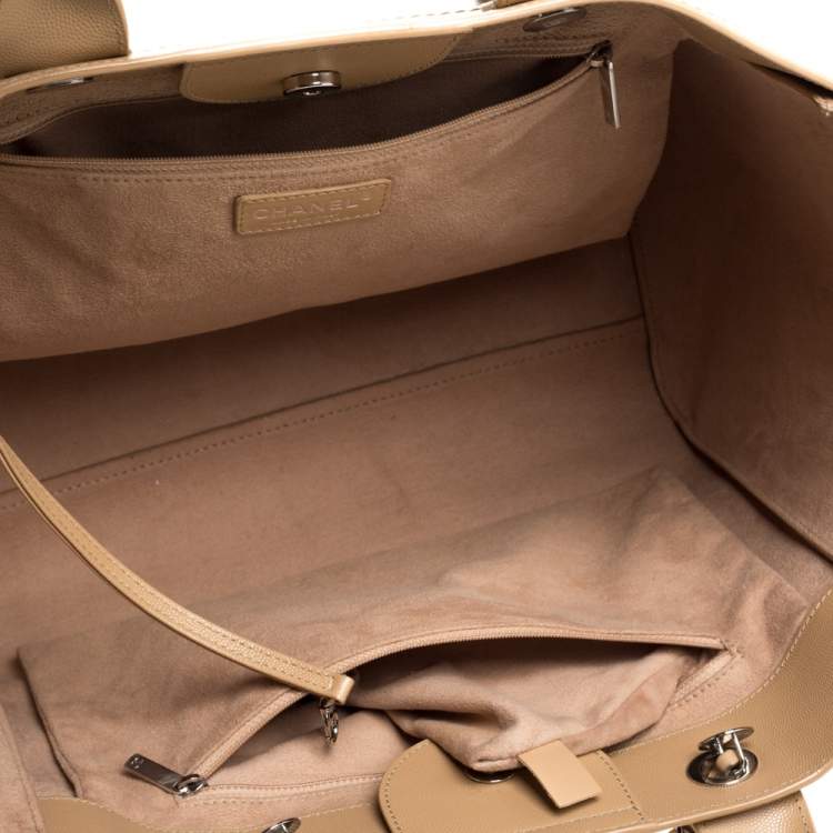 Pre Owned Chanel Beige Leather Large Studded Logo Deauville Tote 
