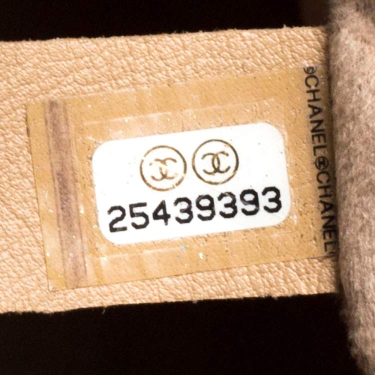 Pre Owned Chanel Beige Leather Large Studded Logo Deauville Tote 