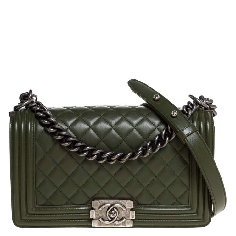 Chanel boy bag online green