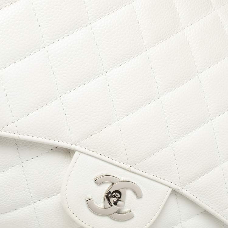 مملوكة مسبقًا Chanel White Quilted Caviar Leather Jumbo Classic Single Flap Bag