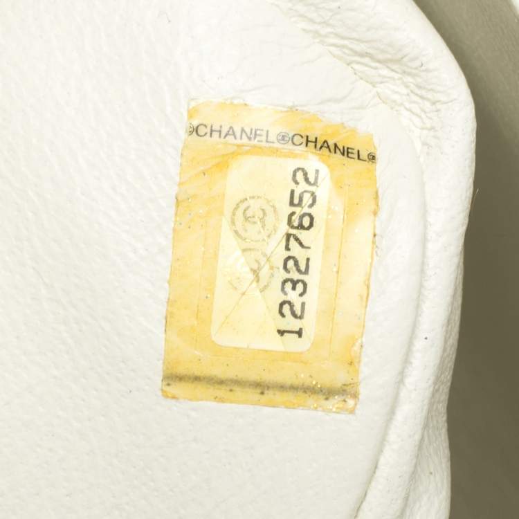 مملوكة مسبقًا Chanel White Quilted Caviar Leather Jumbo Classic Single Flap Bag