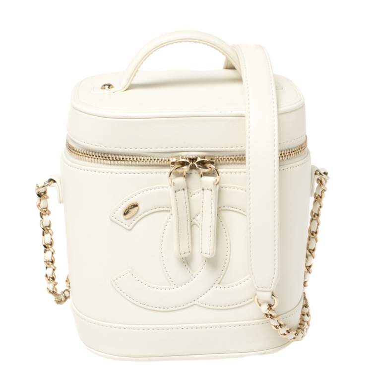 Leather vanity case Chanel White in Leather - 31453967