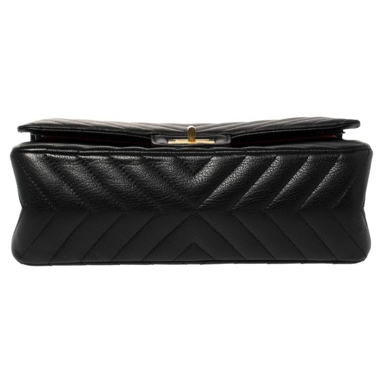 Pre Owned Chanel Black Chevron Leather Reissue 2.55 Classic 225 Flap Bag