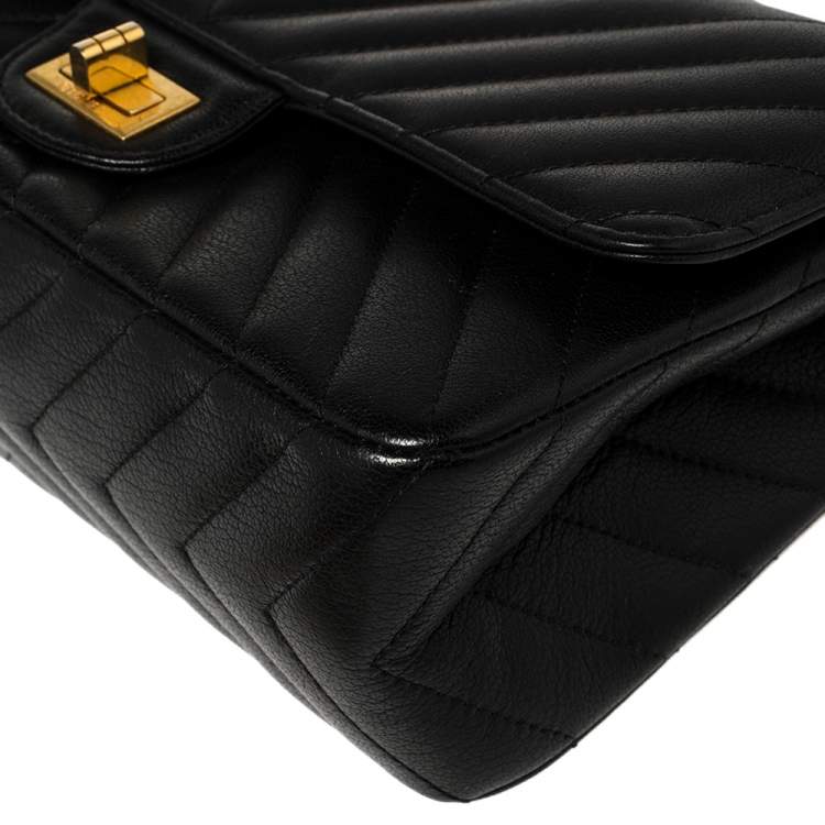 Pre Owned Chanel Black Chevron Leather Reissue 2.55 Classic 225 Flap Bag