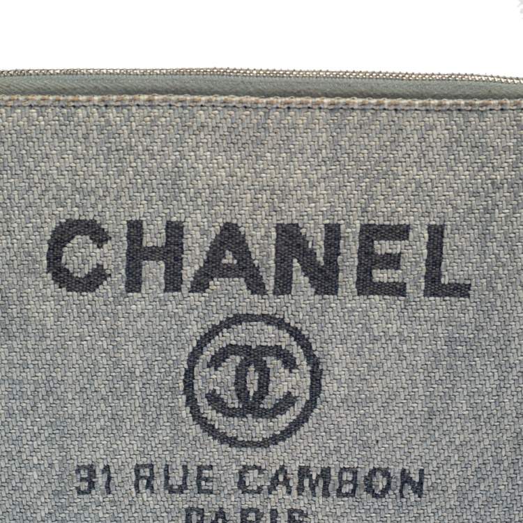 Pre Owned Chanel Light Blue Raffia Deauville Clutch