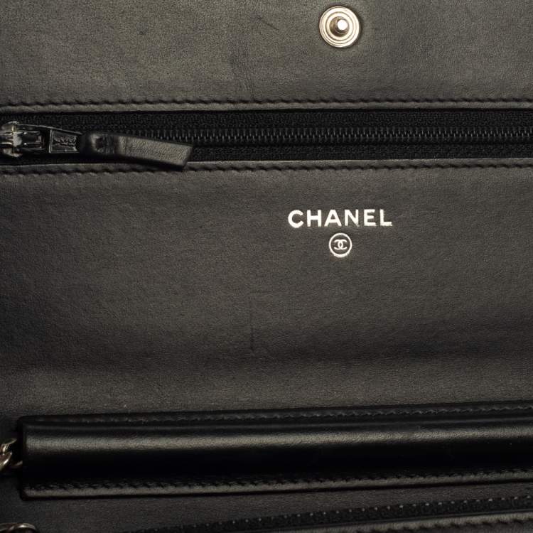 Pre Owned Chnael Black Aged Quilted Leather Lucky Charms 2.55 Reissue Wallet on Chain