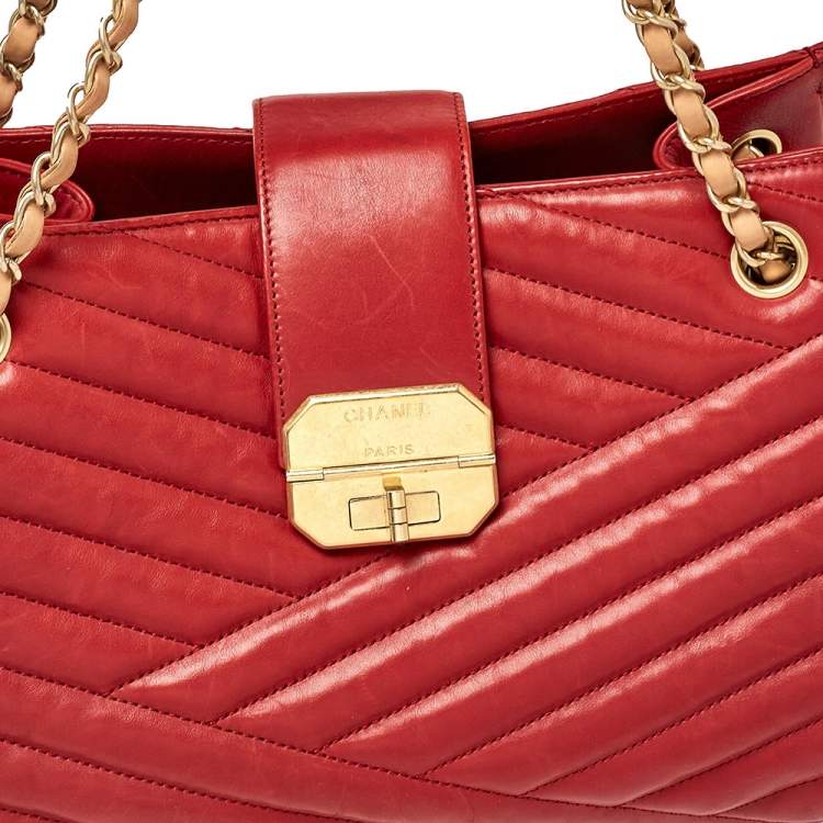 Pre Owned Chanel Red/Tan Chevron Leather Gabrielle Chain Shopper Tote