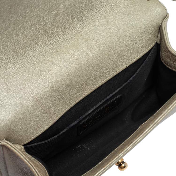 مملوكة مسبقًا Chanel Grey Scales Leather Mini Chain Boy Flap Bag