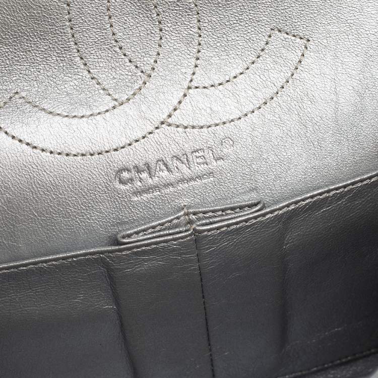 Pre Owned Chanel Silver Striped Quilted Leather Reissue 2.55 Classic 226 Flap Bag