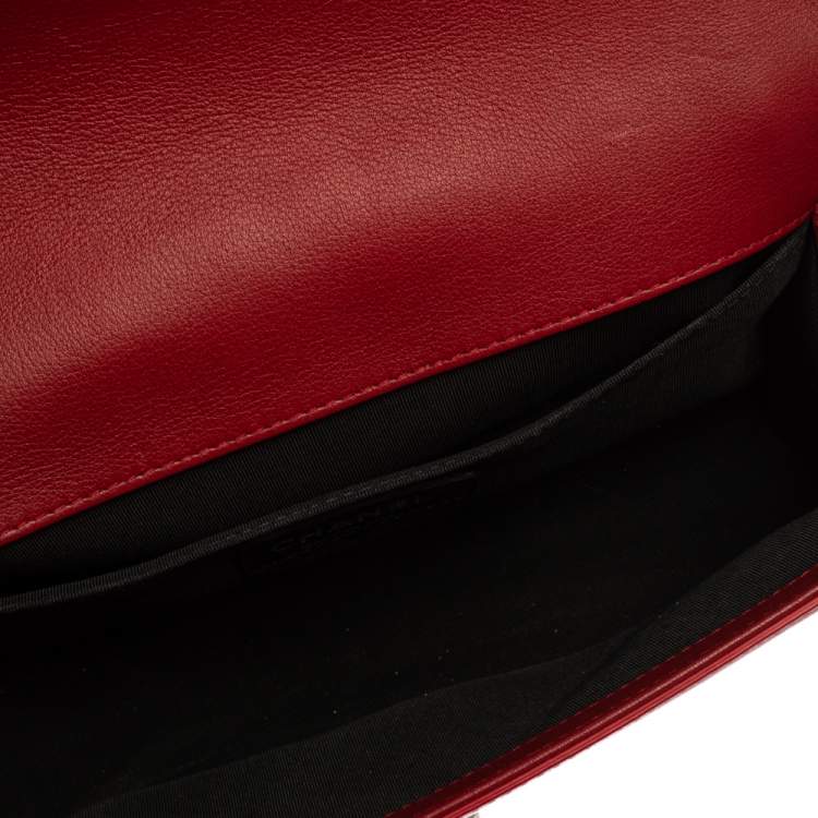 مملوكة مسبقًا Chanel Red Quilted Patent Leather Medium Boy Flap Bag