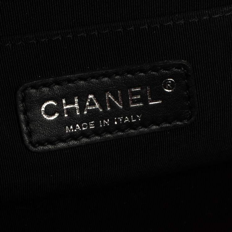 مملوكة مسبقًا Chanel Red Quilted Patent Leather Medium Boy Flap Bag