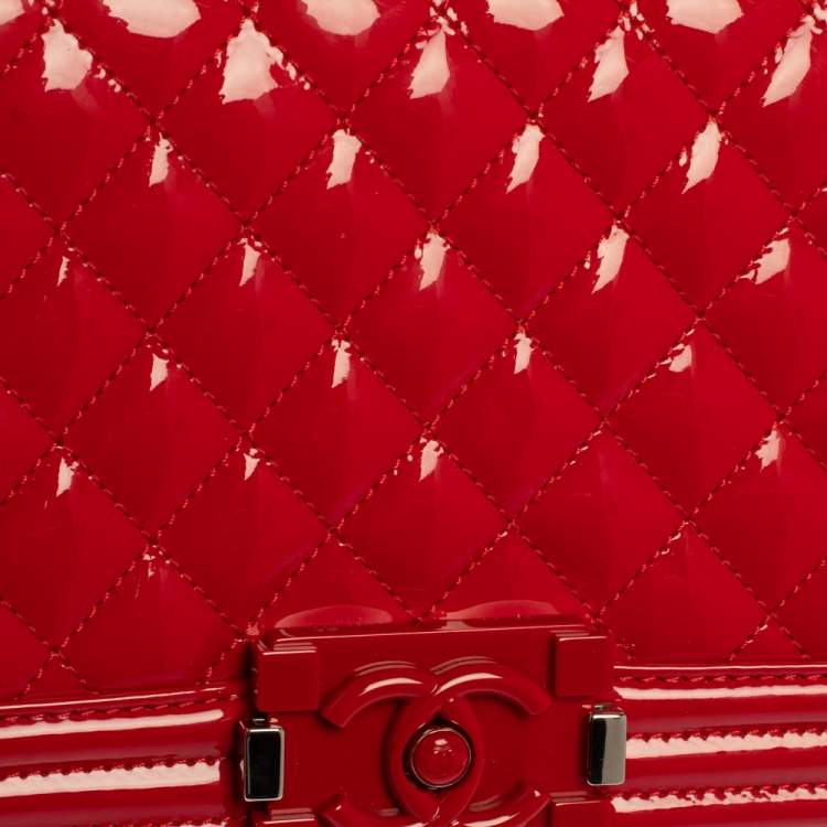 مملوكة مسبقًا Chanel Red Quilted Patent Leather Medium Boy Flap Bag