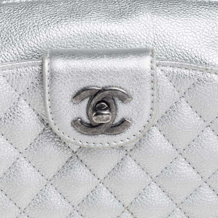 Pre Owned Chanel Silver Quilted Leather Casual Rock Belt Bag