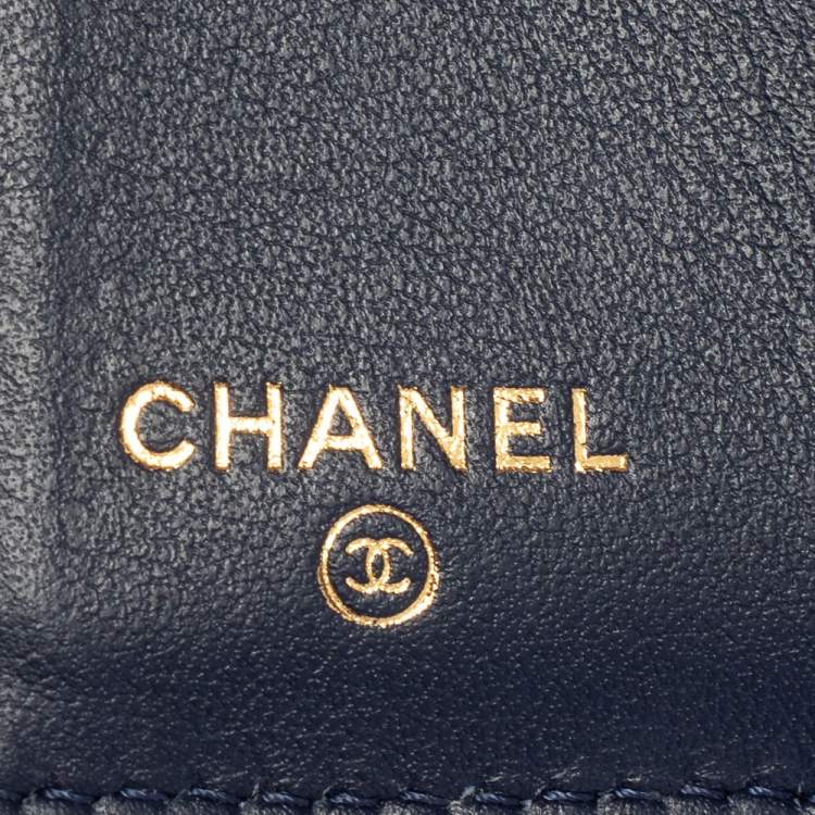 Pre Owned Chanel Blue Quilted Caviar Leather Boy Card Holder