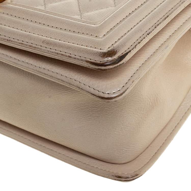 مملوكة مسبقًا Chanel Ivory Quilted Leather Medium Boy Bag