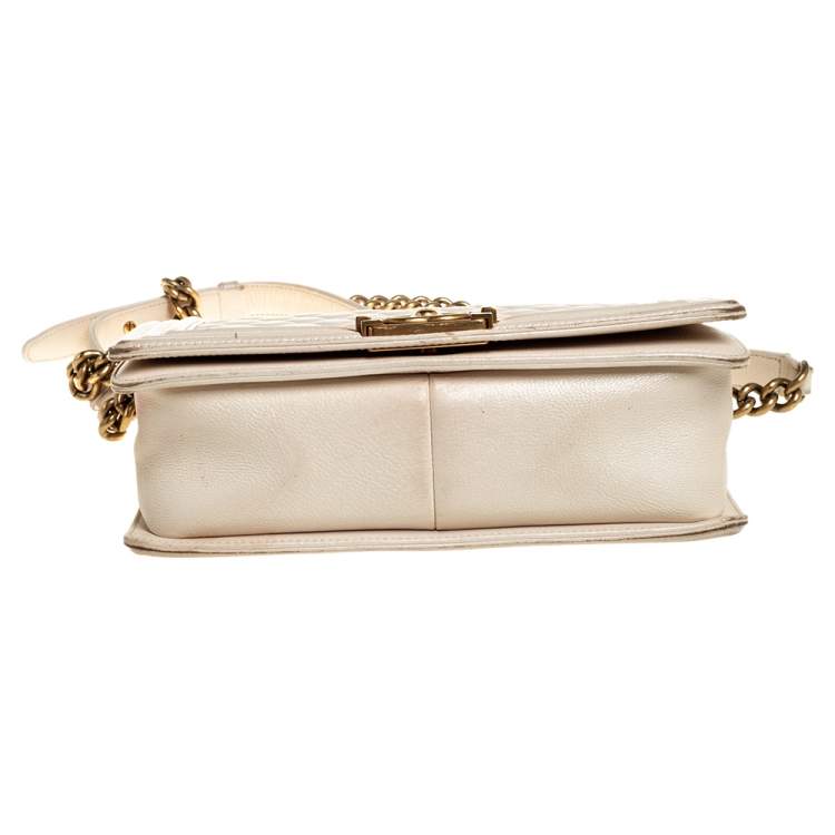مملوكة مسبقًا Chanel Ivory Quilted Leather Medium Boy Bag