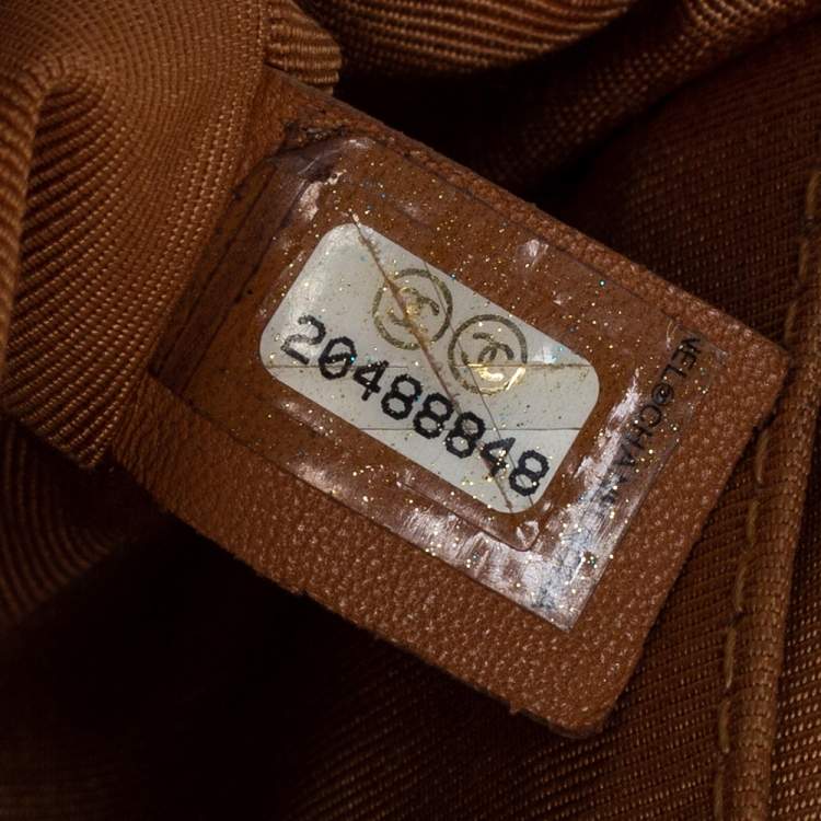 مملوكة مسبقًا Chanel Ivory Quilted Leather Medium Boy Bag