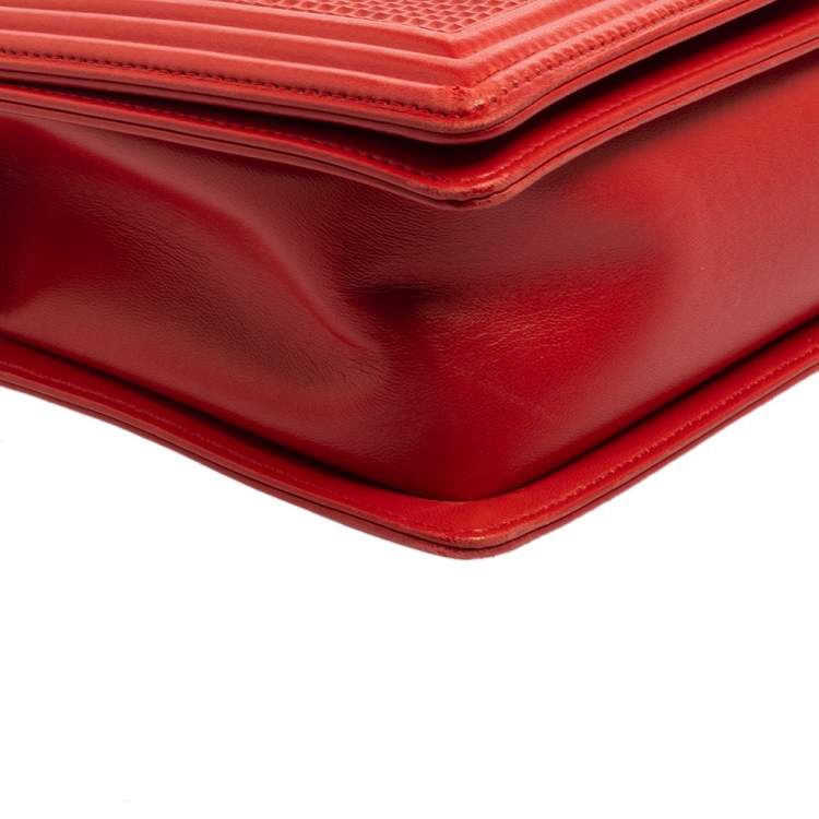 مملوكة مسبقًا Chanel Red Cube Embossed Leather New Medium Boy Flap Bag